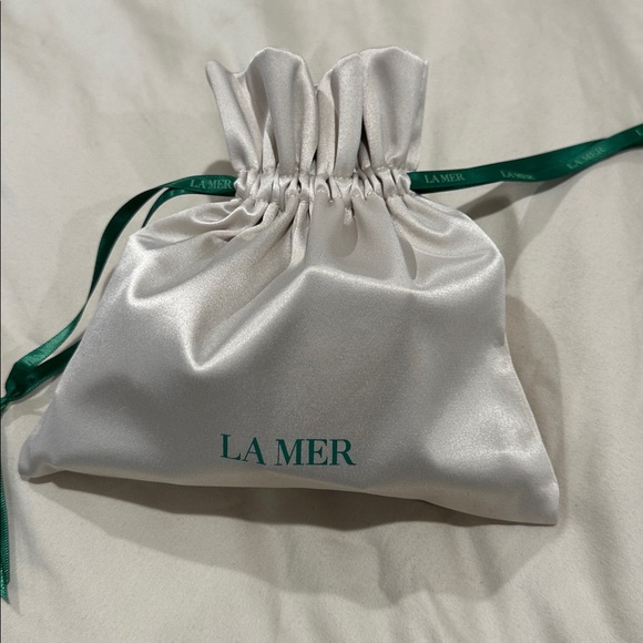 La Mer Skincare and Fragrance Collection in Green and White - Picture 3 of 3